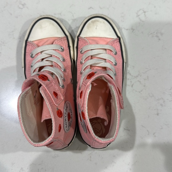 Pink Converse - Picture 7 of 9